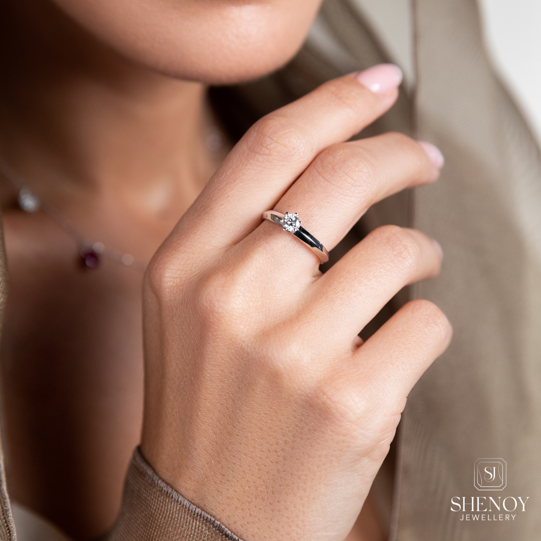 SOLITAIRE ETERNA RING
