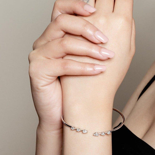 FANCY TRIPLE DIAMOND WHITE GOLD BANGLE