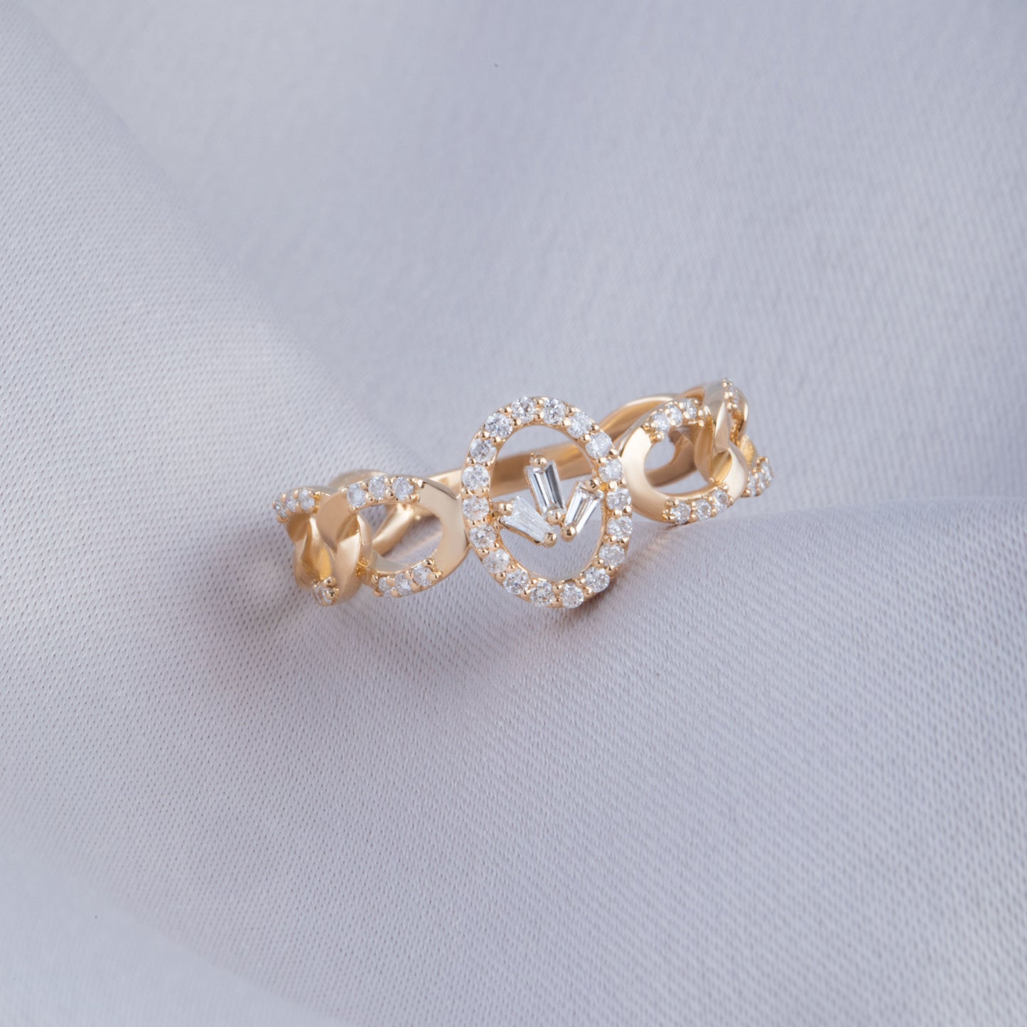 BAGUETTE OVAL SOLARA RING