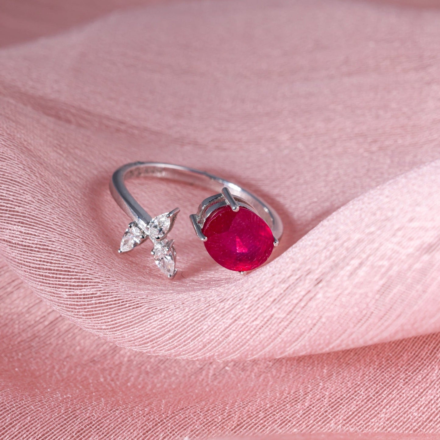 RUBY PEAR FANCYRING