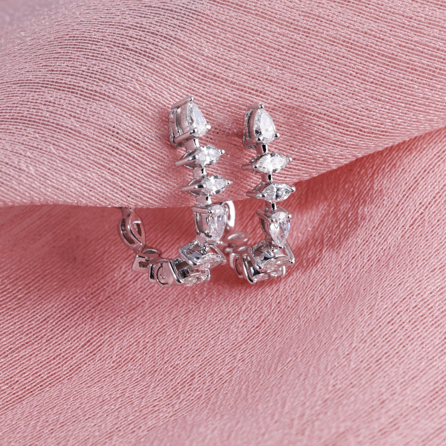 FANCY ROUND ETERNA EARRINNG
