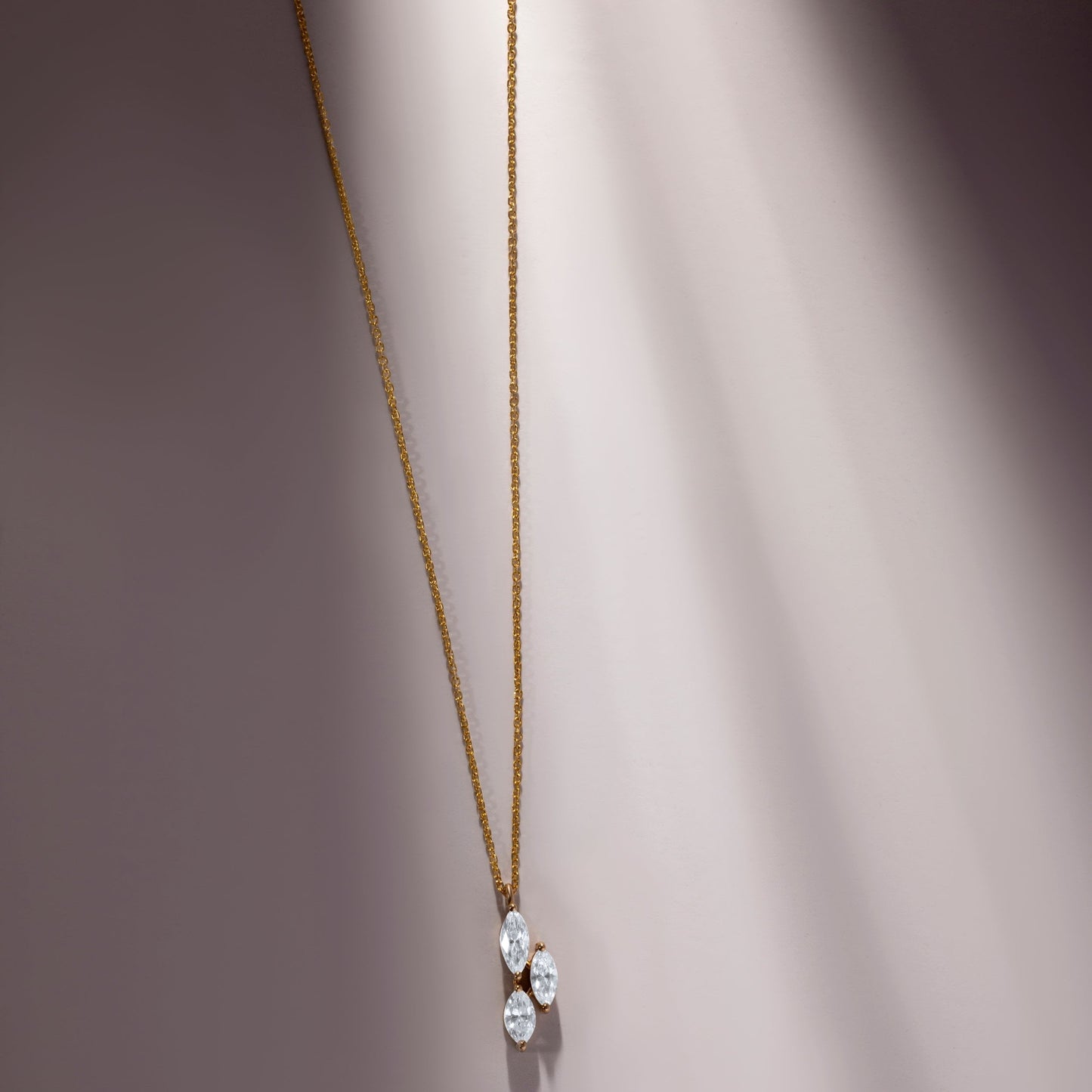 SPARKLING PEAR FANCY AURORA NECKLACE