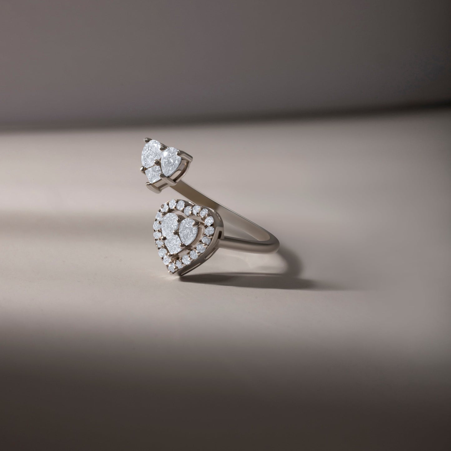 SHIMMERING HEART ETERNA RING