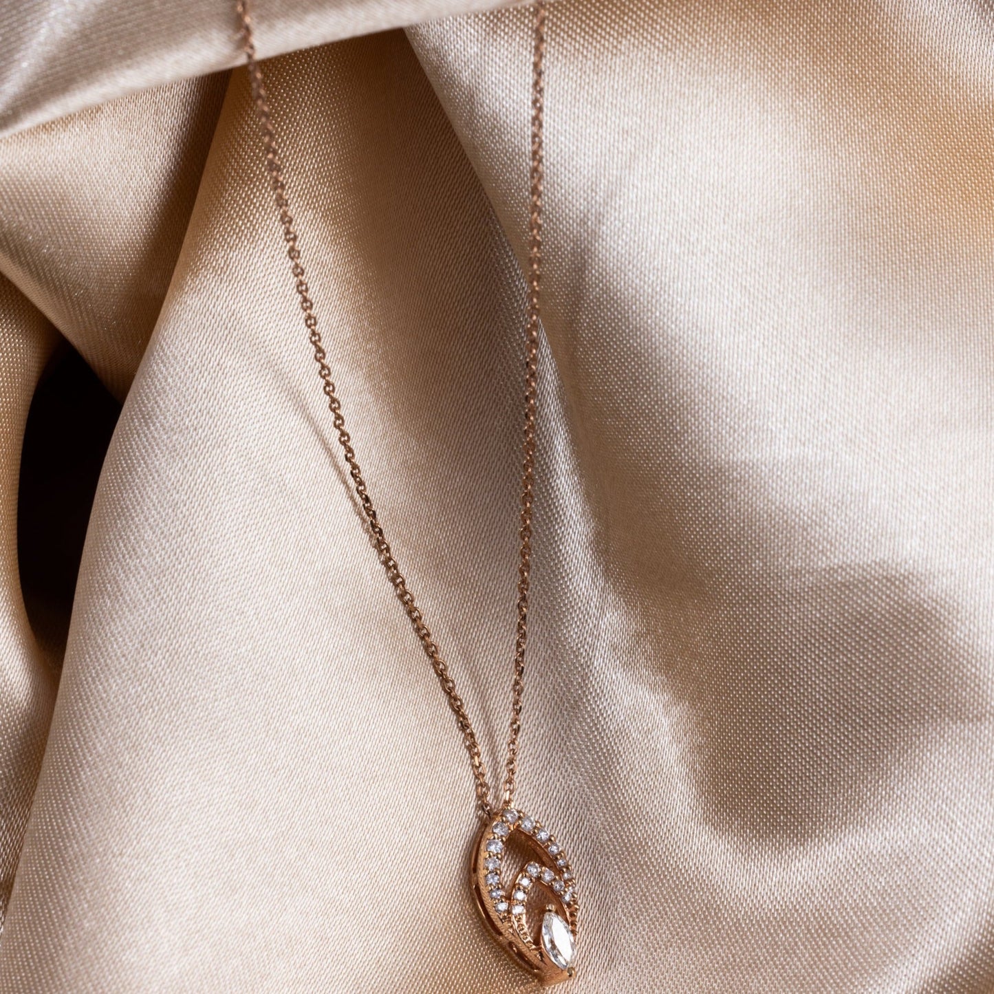 FANCY SOLITAIRE AURORA PENDANT