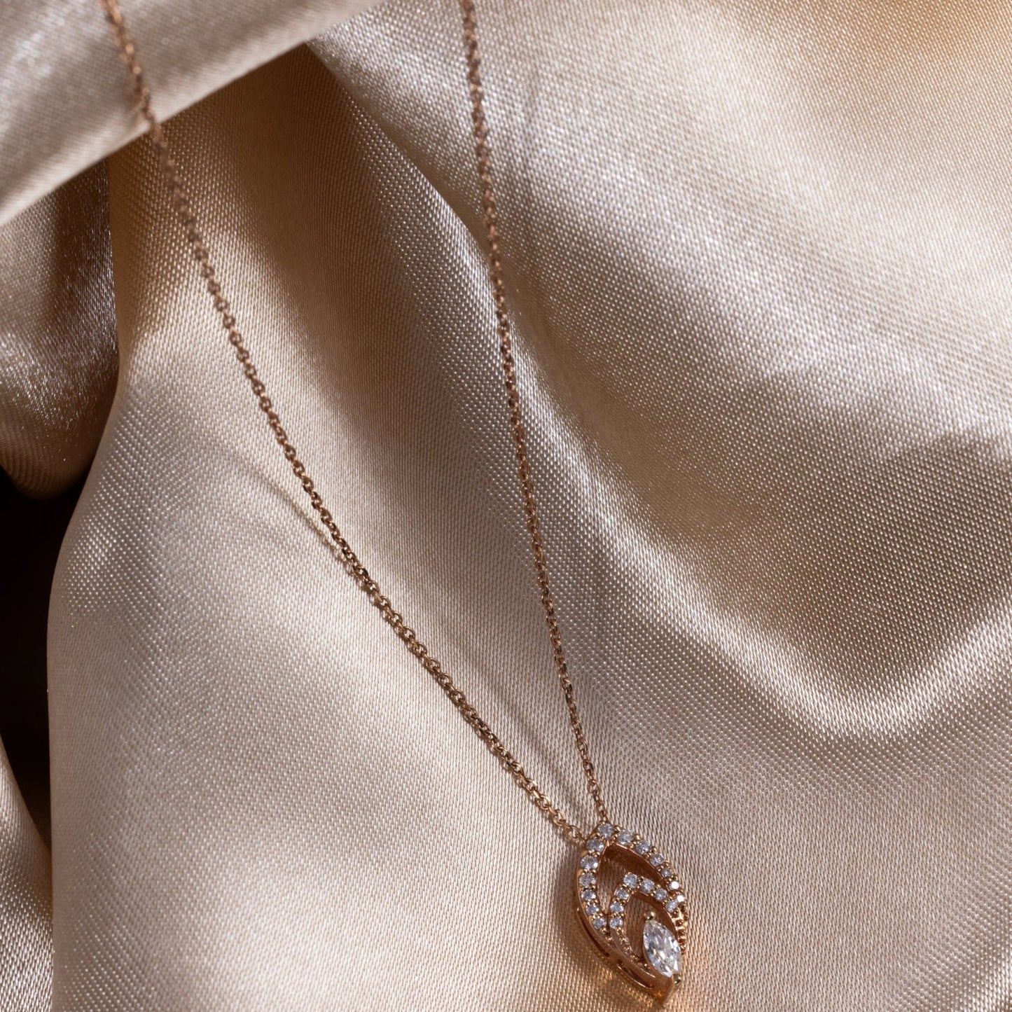 FANCY SOLITAIRE AURORA PENDANT