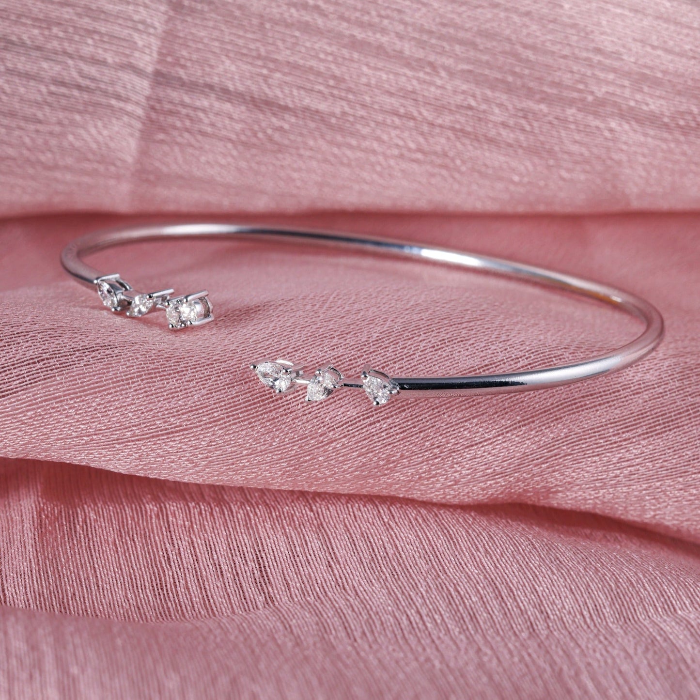 PEAR ETERNA BANGLE
