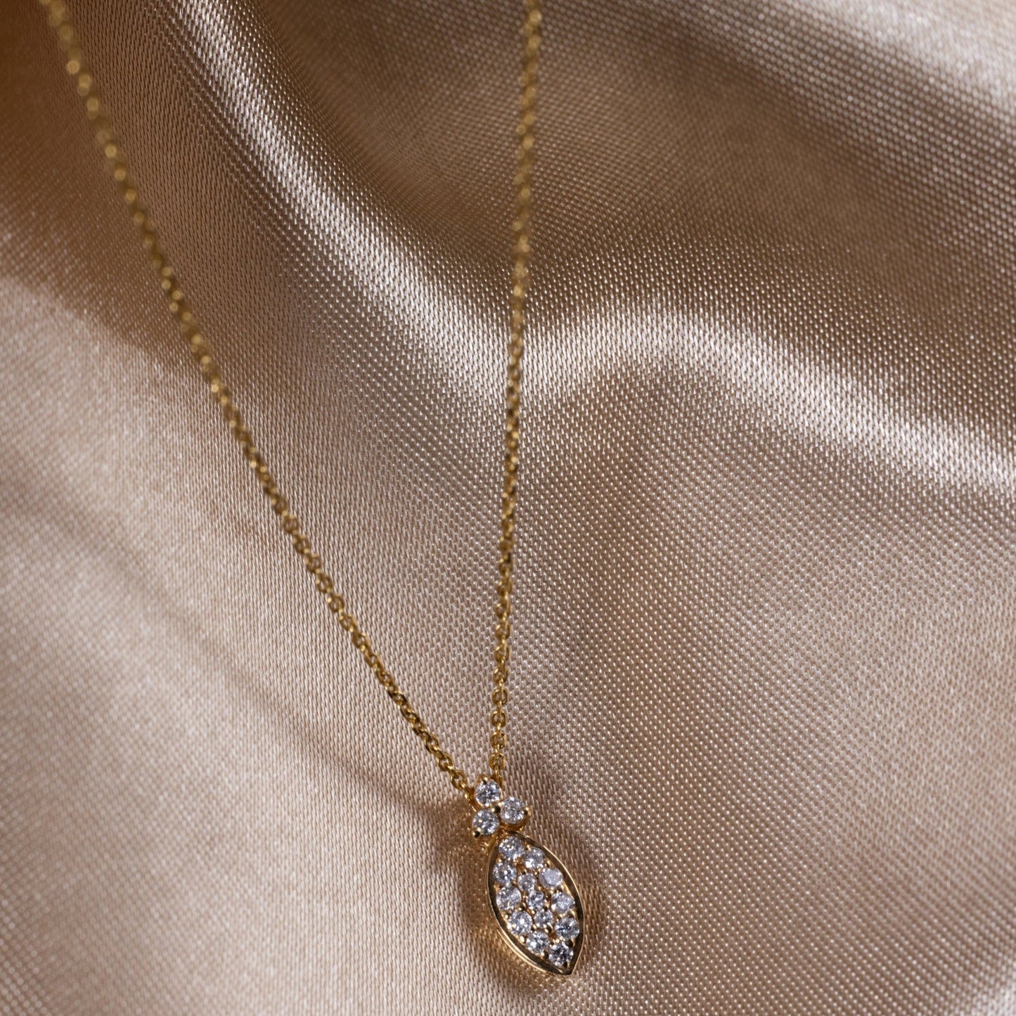 ROUND FANCY SOLARA  NECKLACE